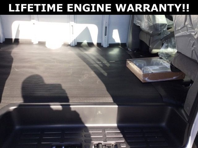 2025 Chevrolet Express Cargo 3500 WT