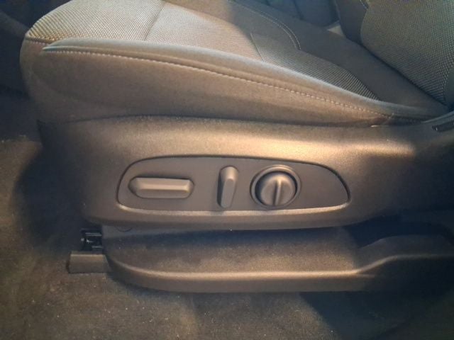 2023 Chevrolet Traverse LT Cloth w/2FL