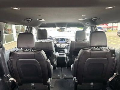 2025 Chrysler Pacifica Select