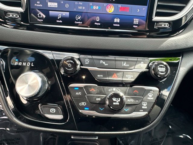 2025 Chrysler Pacifica Select